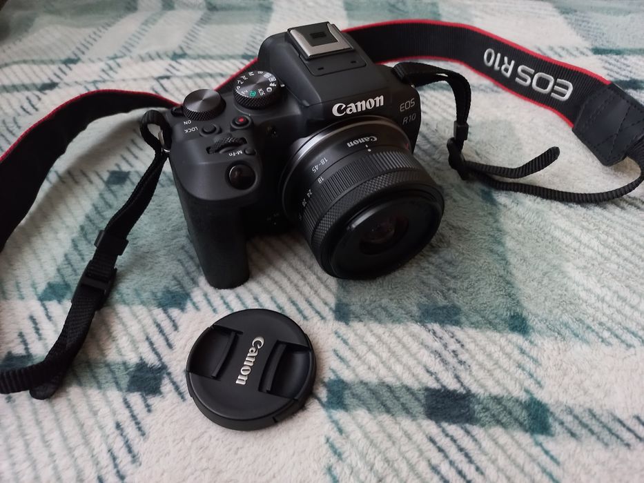 Продається камера Canon EOS R10 у відмінному стані