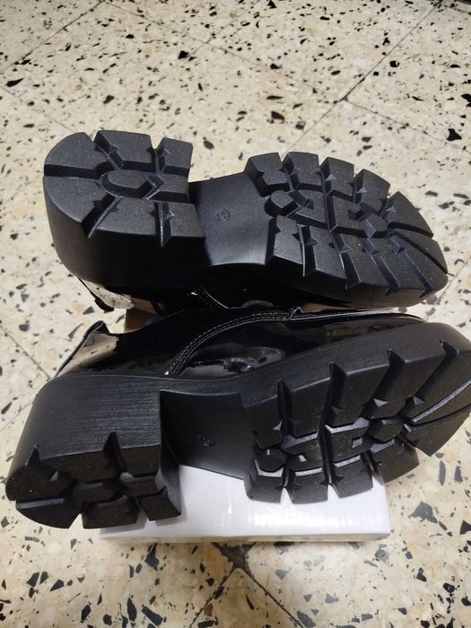 Sapatos de couro envernizado 39