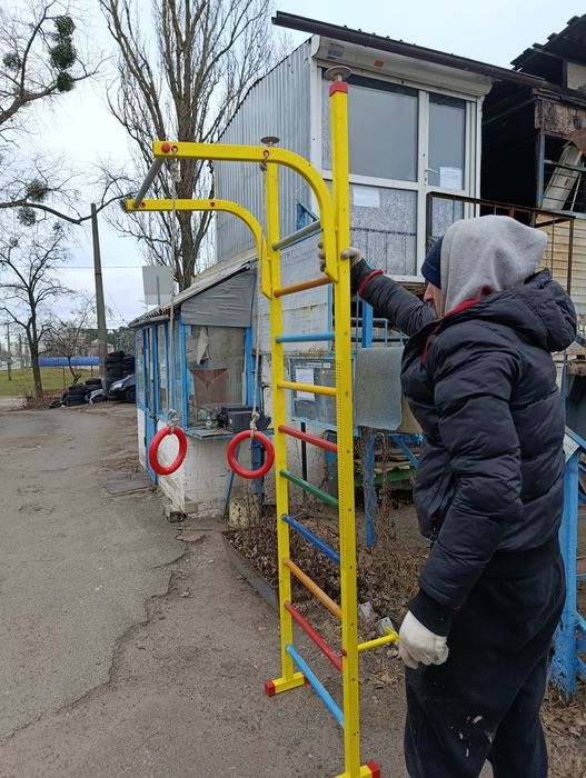 Продам  стенку турник