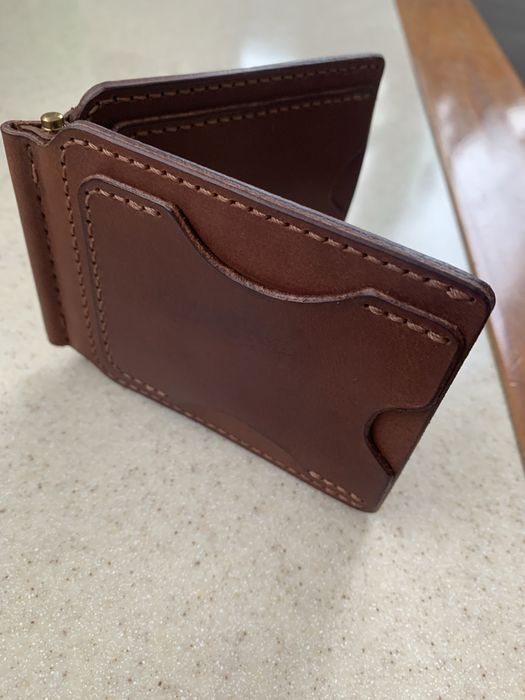 Зажим із натуральноі шкіри ручноі роботи