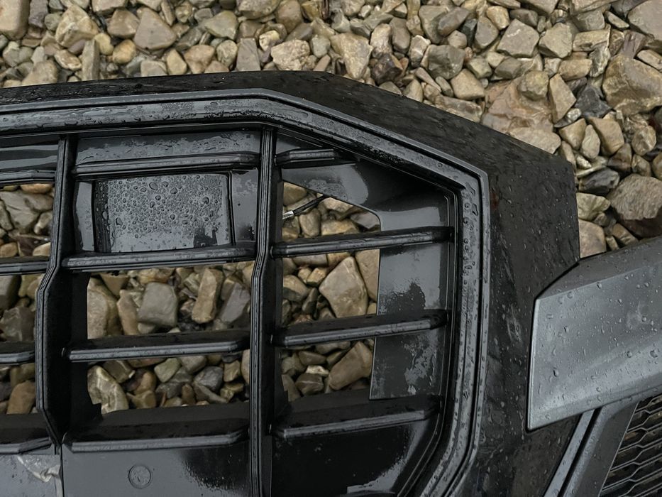 Передній бампер комплектний колір 6Y / Z7S AUDI Q8 4M8 2018-2022