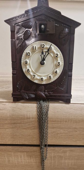 Zabytkowy zegar z kukułką Majak z r. 1989