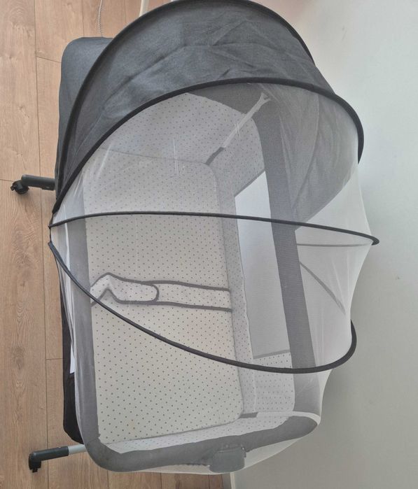 Berço / Co-sleeper com Mosquiteira e Rodas