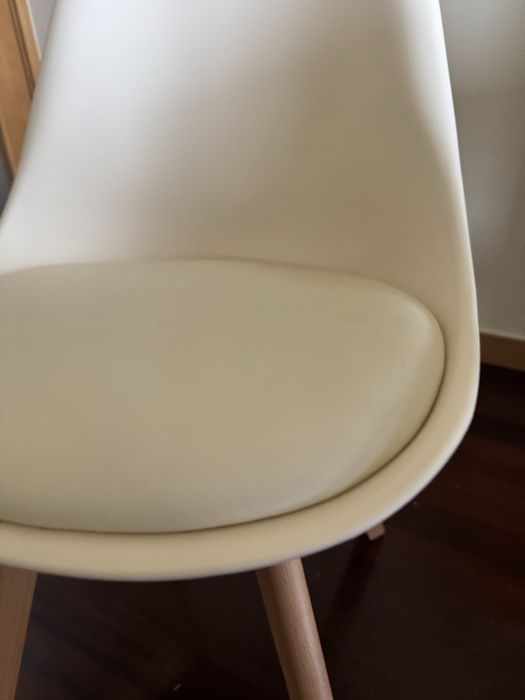 Mesa redonda + 4 cadeiras