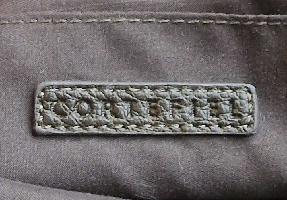 Carteira Cortefiel ecopele com corrente metálica