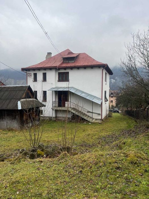 Котедж в центрі Яремче 240 м2