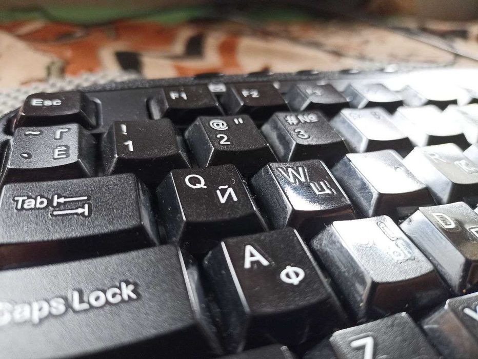Клавиатура Genius KB-M200 Black usb. Небольшой дефект.