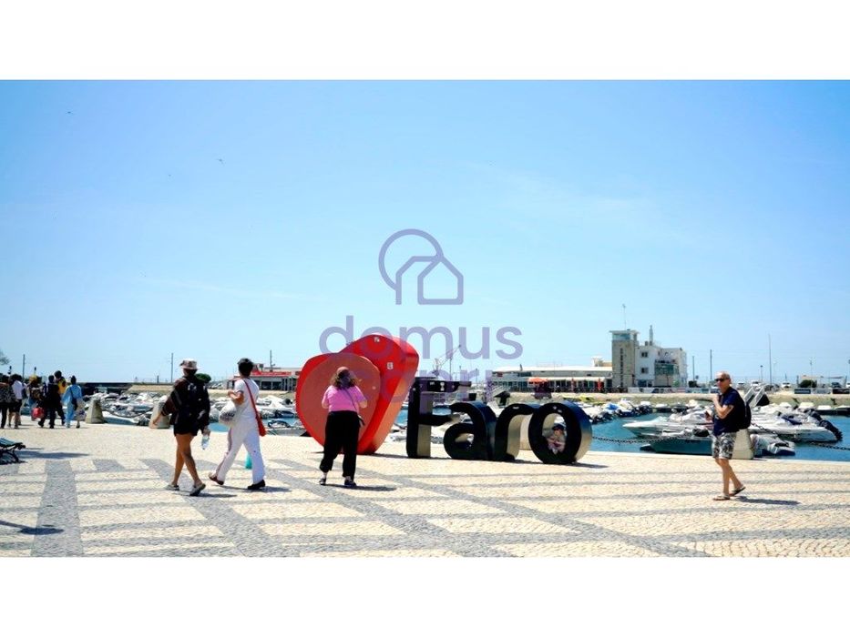 Apartamento T3 com Estacionamento em Faro -