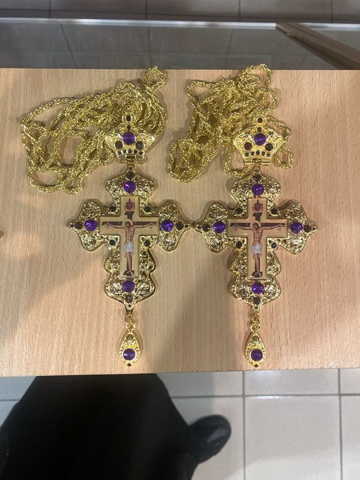 Хрест з прикрасами