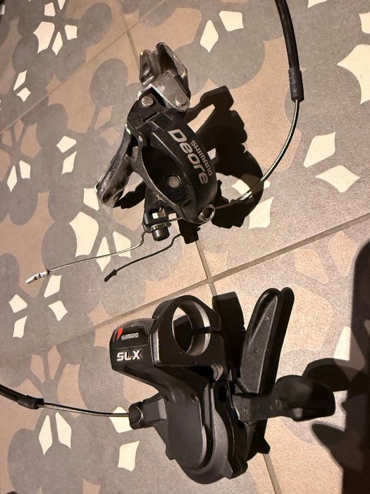 Przednia przerzutka rowerowa Shimano Deore z Manetka Shimano SLX