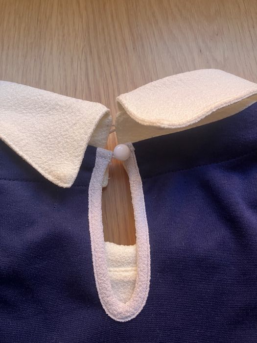 Camisola modelo retro com gola amovível