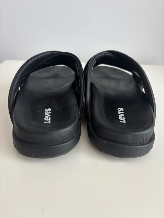 klapki Levis czarne imitacja skóry 39 stylowe modne grube paski