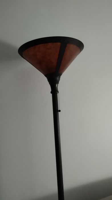 Candeeiro de pé  para sala ou corredor