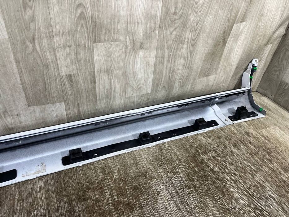 Порог правый Volvo XC90 2 ( 2015 - 2023 г. ) Накладка порогу 31672371