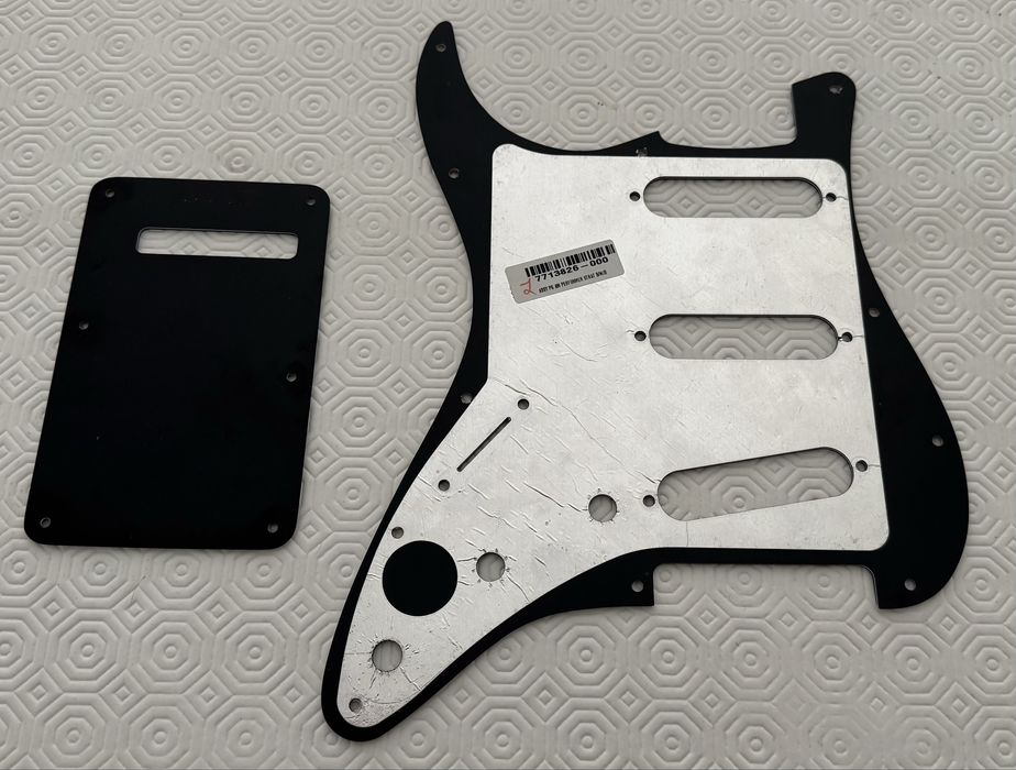 Set Fender Strat USA Pickguard SSS + Back Cover 3-ply BWB