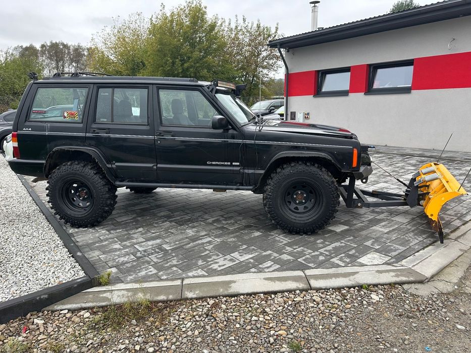 Jeep Cherokee Lift , silverstone 33 cale , plug doinwestowany