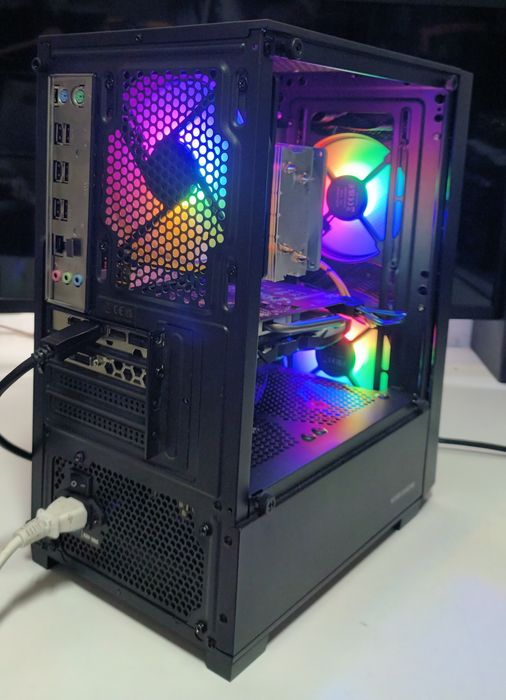 PC Gamer Core i7 6950(xeon 2630 v4)+ RX 570 4gb +16gb+SSD/HD 620GB