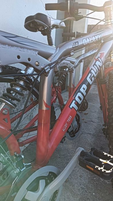 2 BICICLETAS btt semi-novas com suspensão total 21v  roda 26