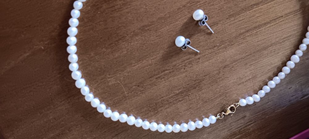 Conjunto  colar e brincos   em perolas de água doce (noivas )