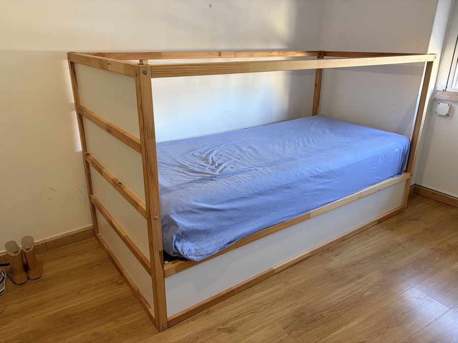 Cama KURA reversível + colchão