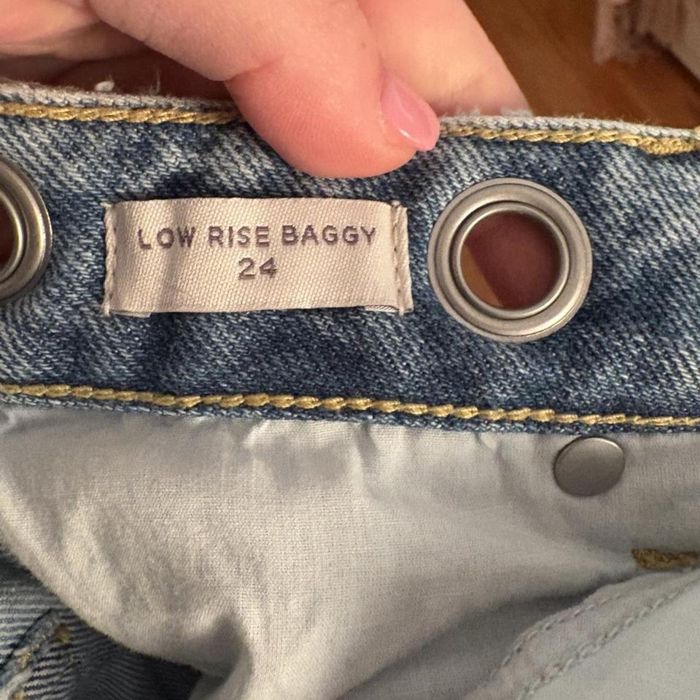 Niebieskie jeansy R24