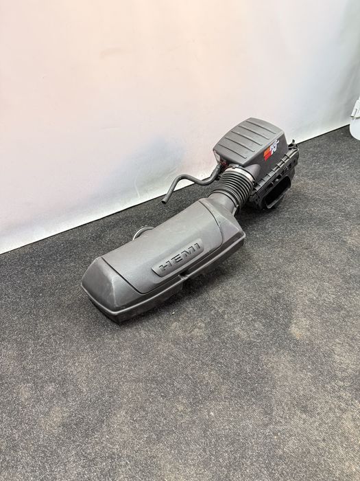 Корпус повітряного фільтру в зборі на Jeep Grand Cherokee WK2 5.7