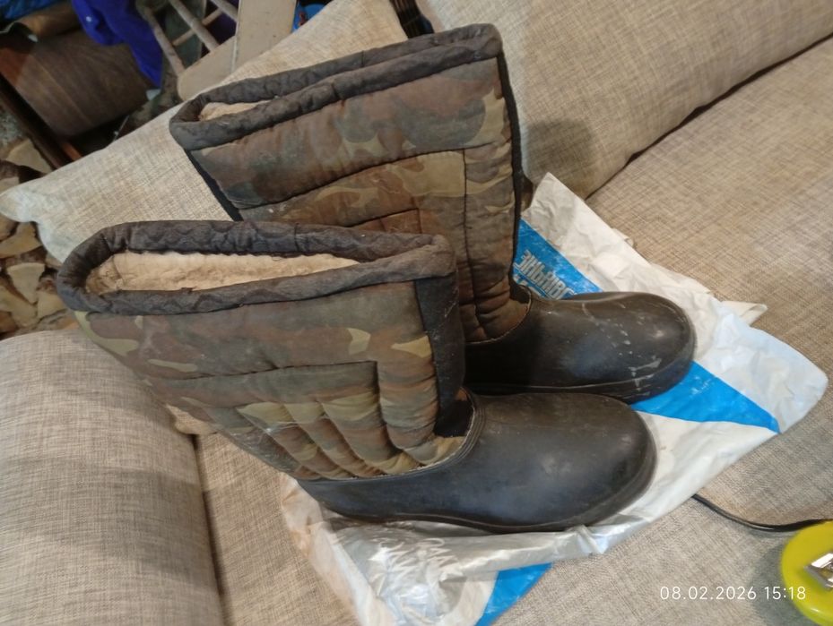 Валянки зимові з натурального хутра з галошами