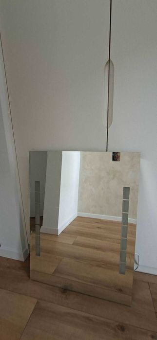 Lustro łazienkowe podświetlane