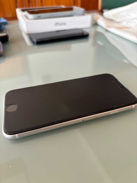 Vendo iPhone SE segunda geração 2020