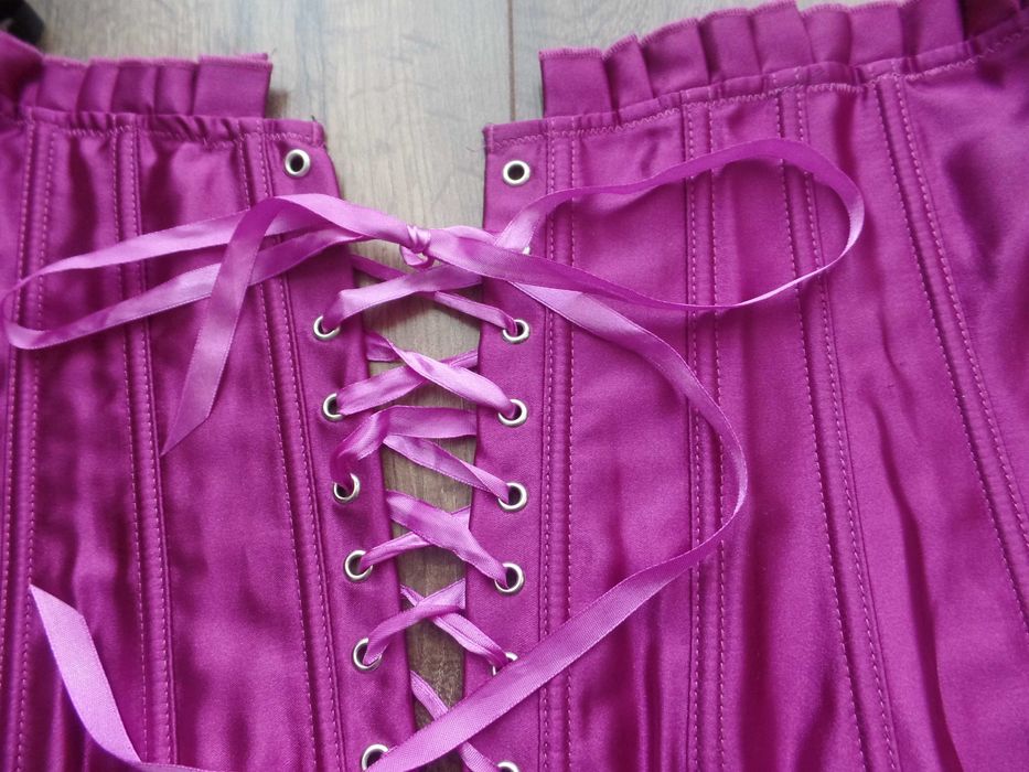 Fioletowy komplet bielizny - gorset i stringi R. M