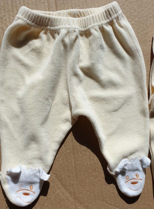 Conjunto recém-nascido em bom estado