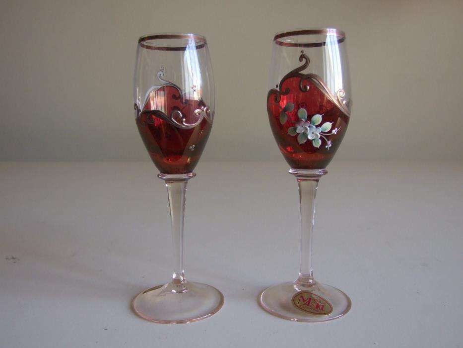 Copos pintados à mão