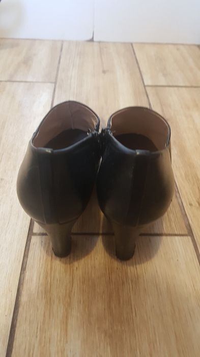 Buty nr.37 Unisa na obcasie