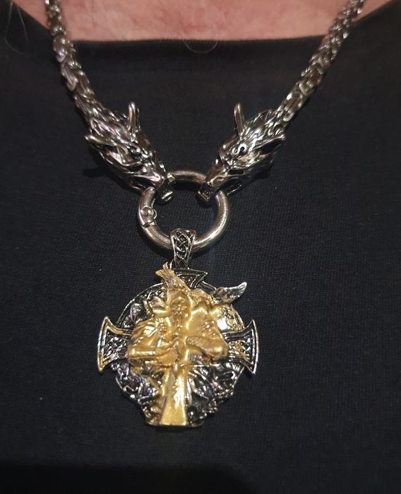 Дуже красива річ! Брутальний Масивний та Ефектний!