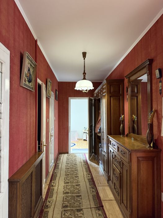 Продається будинок з басейном і сауною