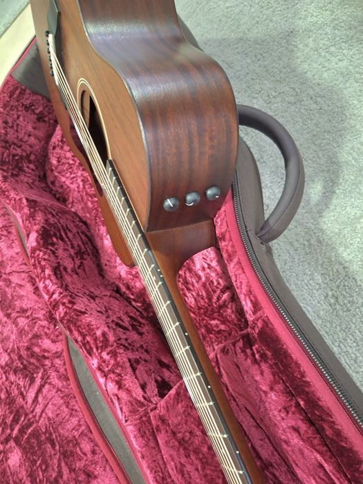Guitarra Taylor AD22e made in USA + Taylor Sense