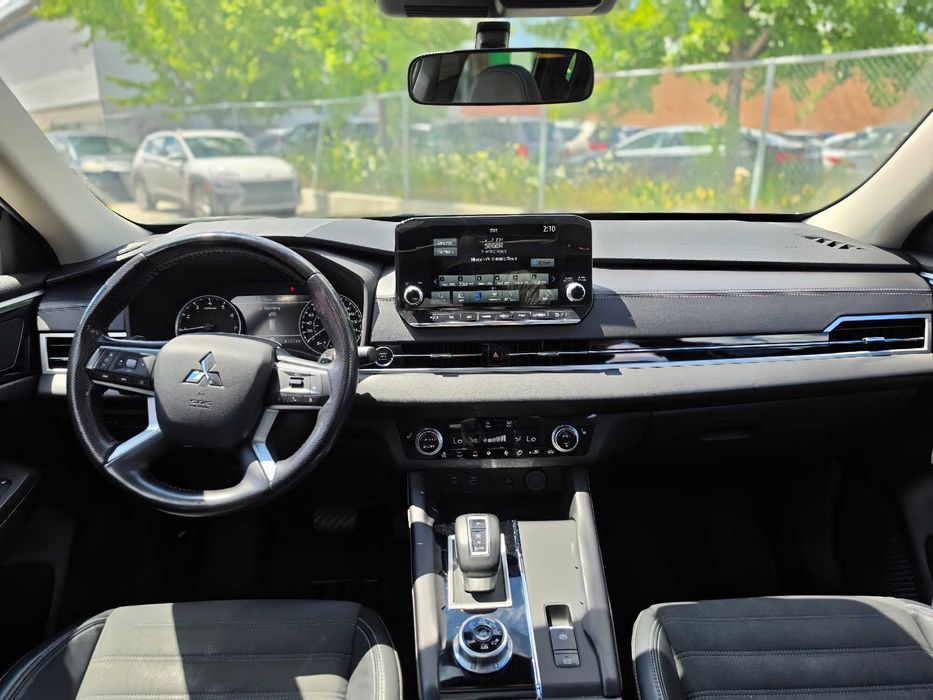 Mitsubishi Outlander SEL      2022