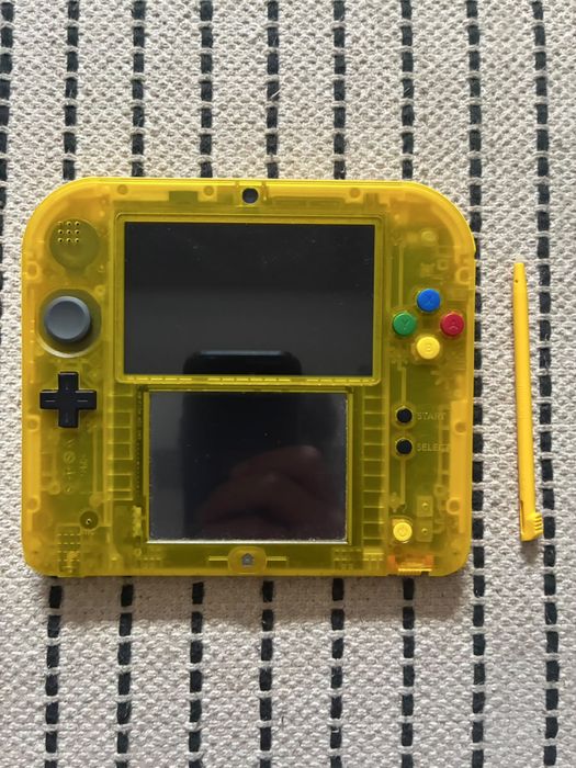 Nintendo 2DS Special Pikachu Edition