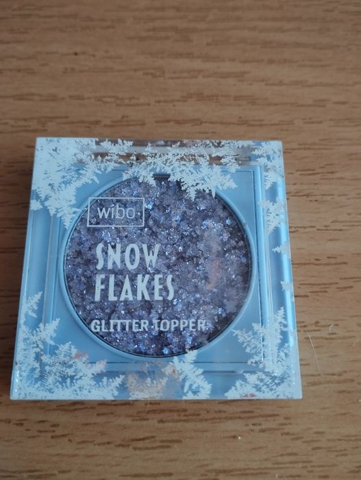 Nowy topper cień połyskujący brokatowy liliowy Wibo Snow Flakes