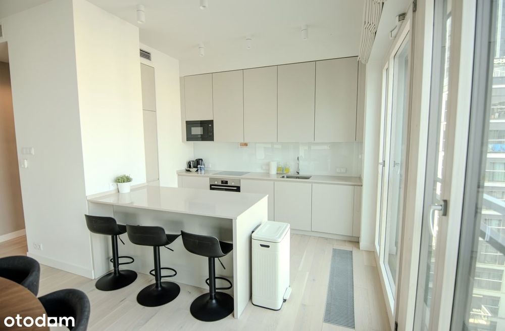 Czteropokojowy apartament w Mennica Residence