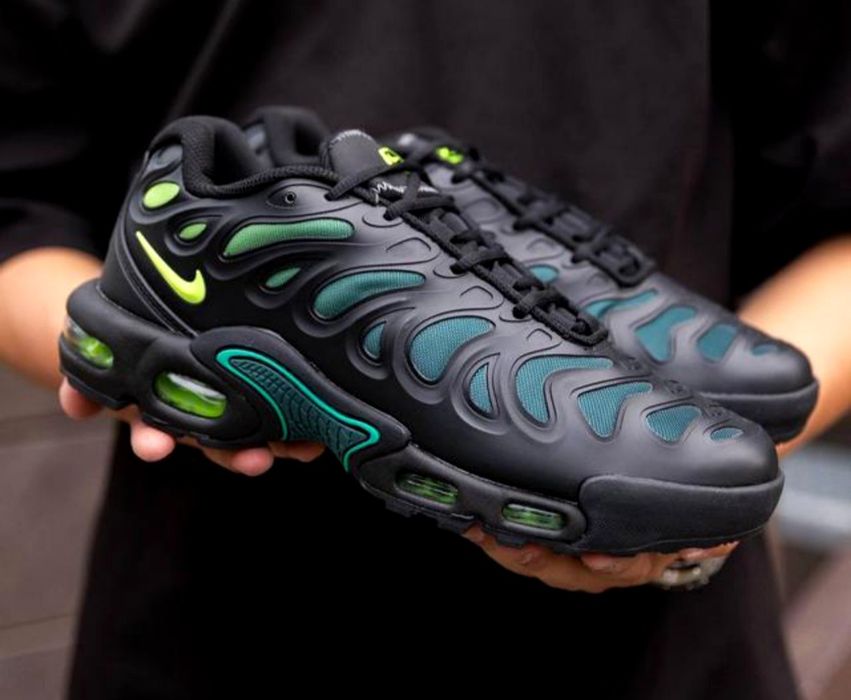 Nike Air Max Plus Drift кроссовки мужские черные с зелёным демисезон