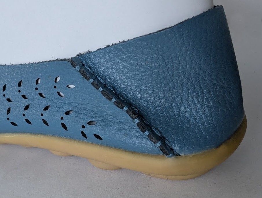 Прекрасні, дуже зручні і легенькі мокасини з Південної Кореї.