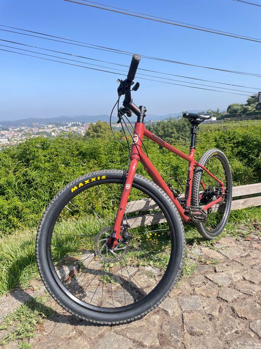 Bicicleta Kona Dew + set de pneus