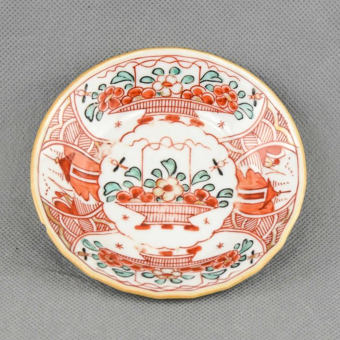 Taça e pires Porcelana China, Qianlong, decorada na Holanda–Sec. XVIII