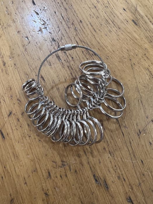 Medidor de Anéis Profissional em Metal (Escala UK/AZ)