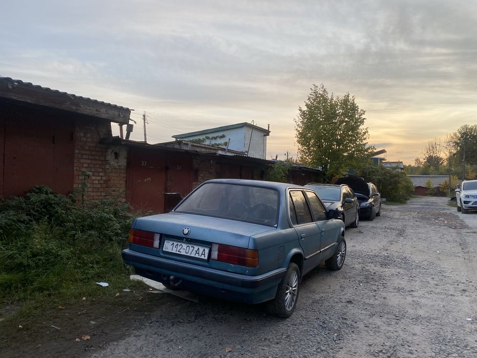 Продам BMW E30 316I