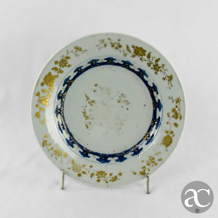 Prato em porcelana China período Qianlong, séc. XVIII, Azul e Dourados