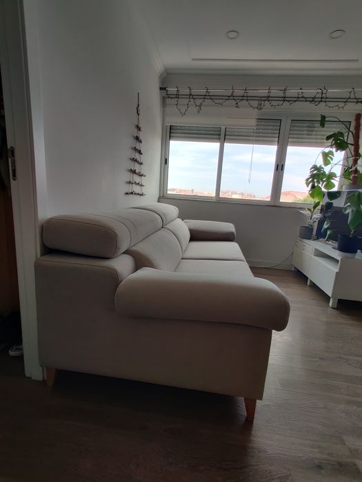 Sofá 3 lugares bege