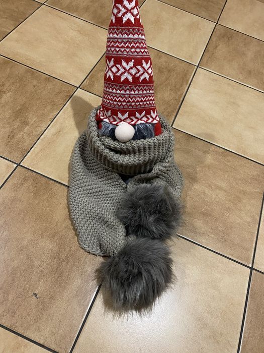 Szalik z pomponami z futerka. Cappuccino