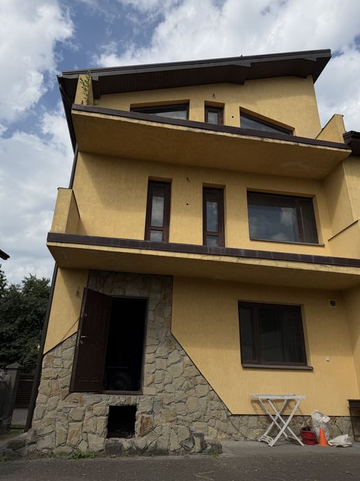 Продаж котеджу в Винниках 283 кв.м